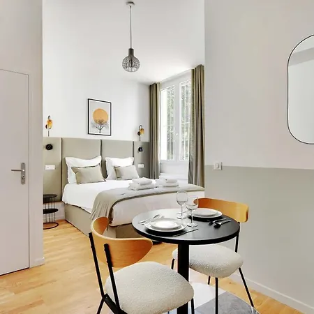 Des Poissonniers Apartment *