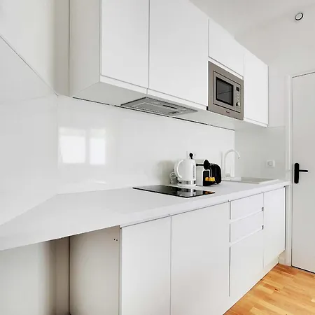 Des Poissonniers Apartment